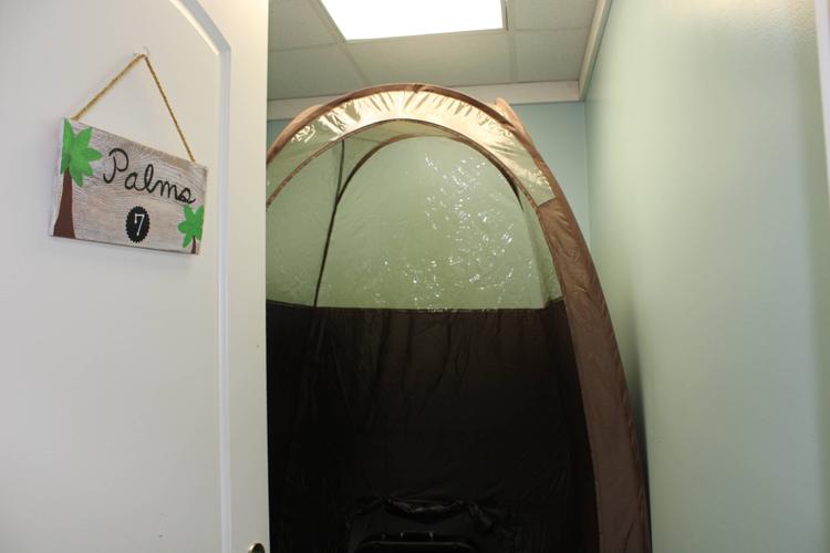 Spray tan booth